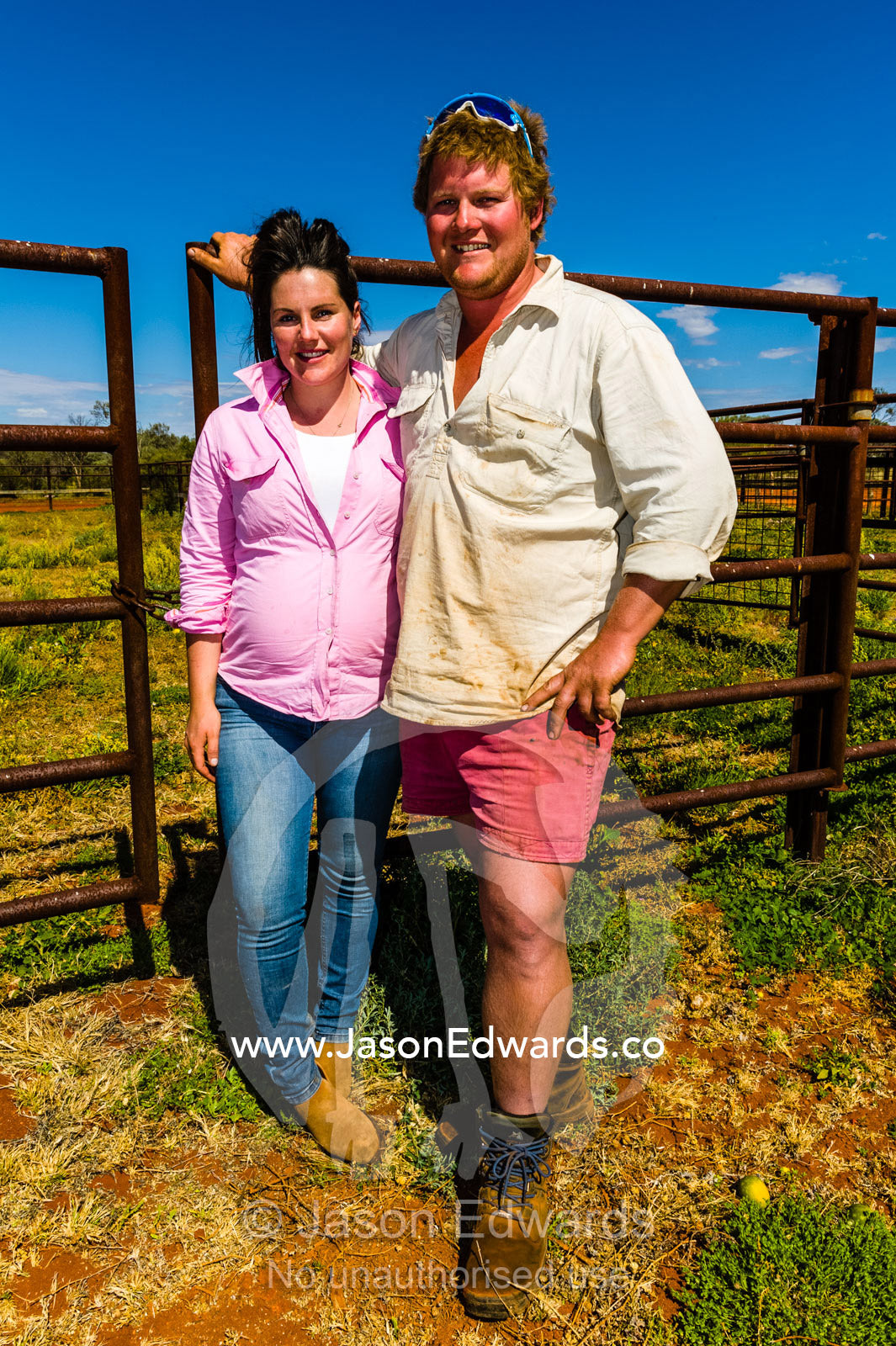 Husband and wife cattleman on a remote outback cattle station in the desert. Coober Pedy, Wintinna Station, South Australia, Australia