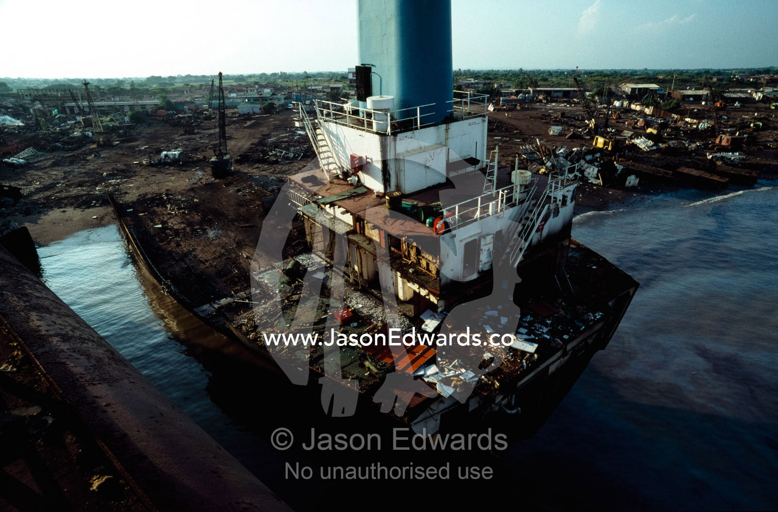 The dismantling of a supertanker. Alang, India.